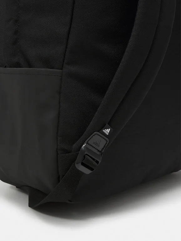 Adidas Insignia clásica de mochila deportiva.