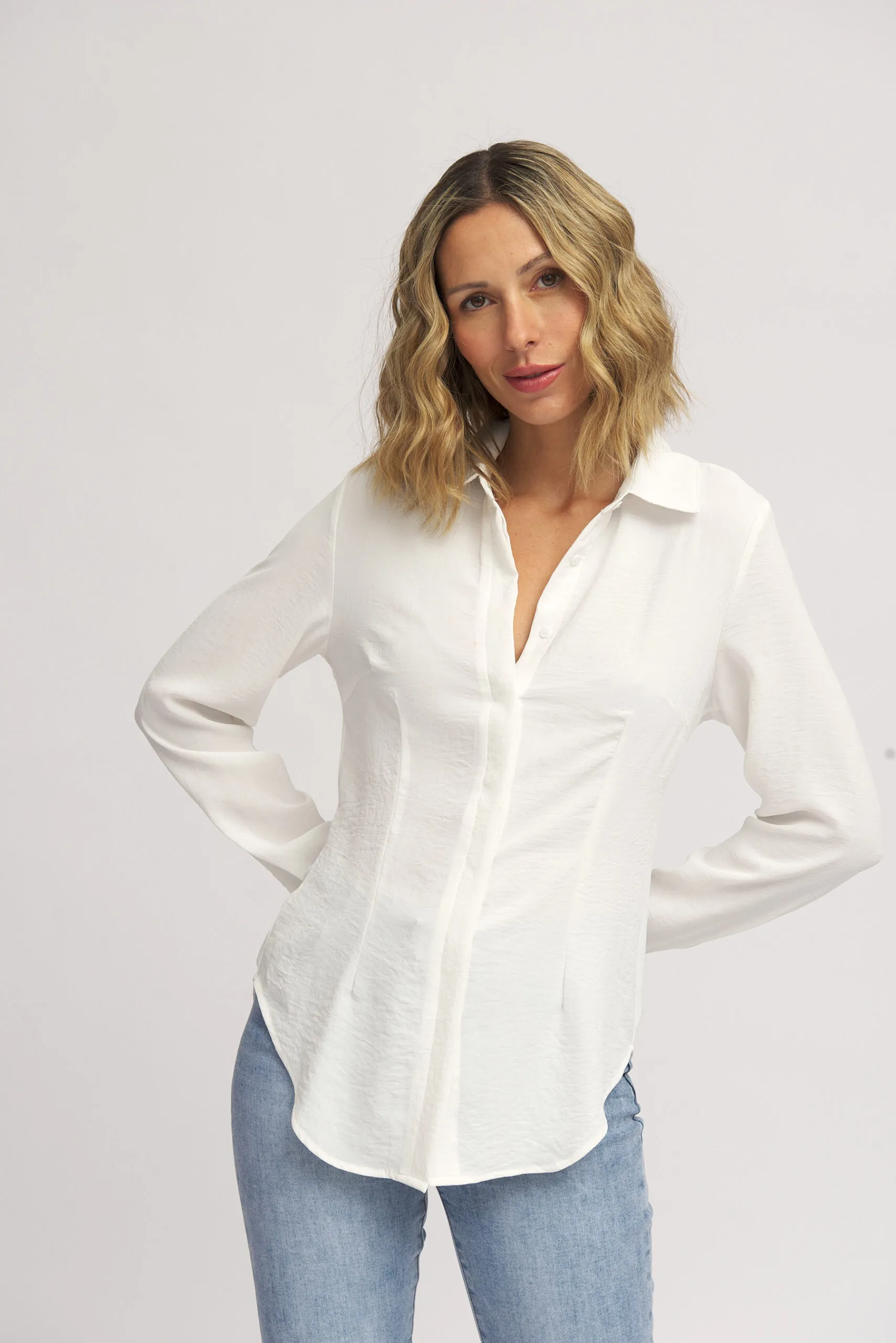 CAMISA ENTALLADA BLANCA