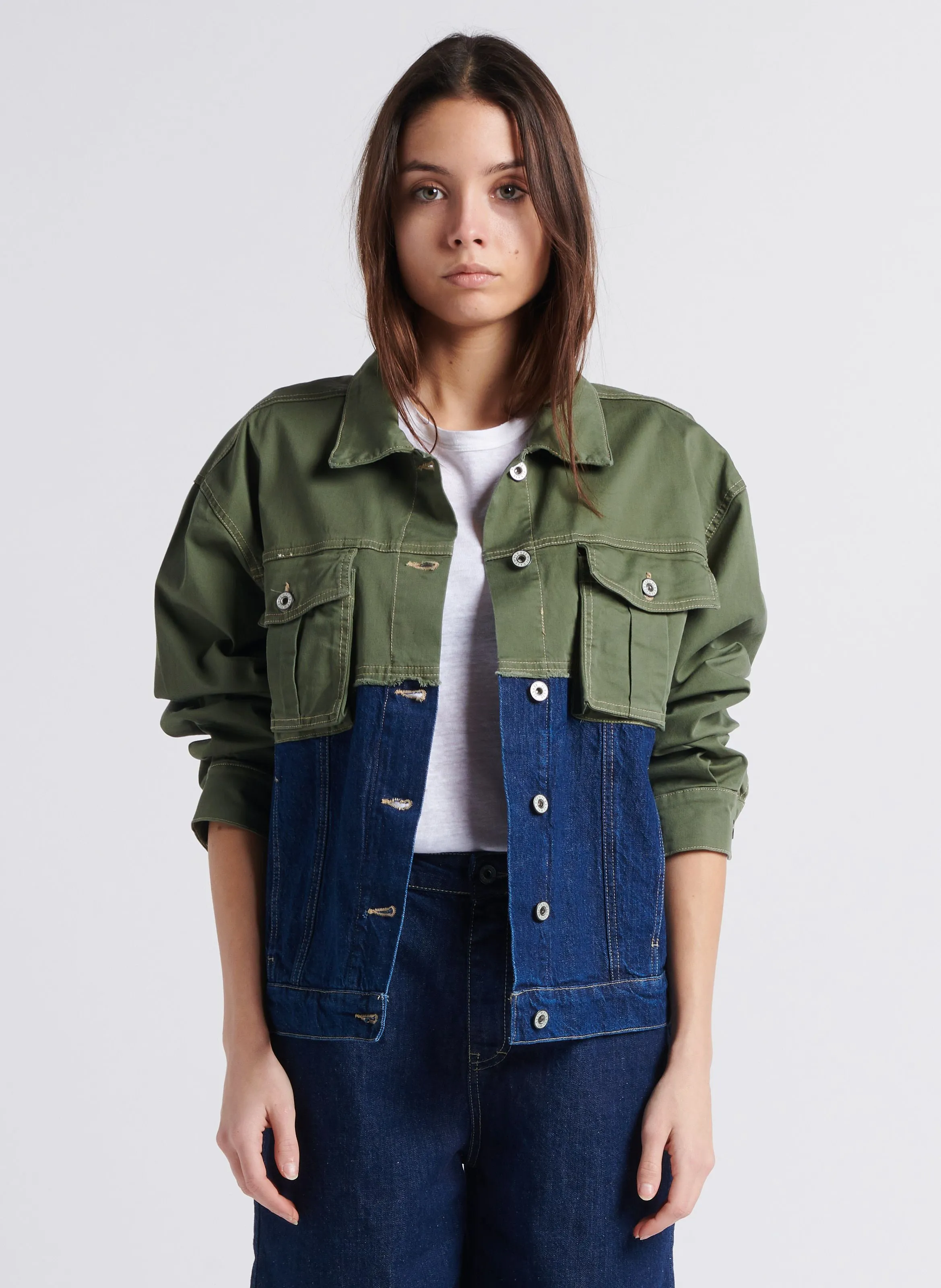 Chaqueta recta con cuello clásico en verde