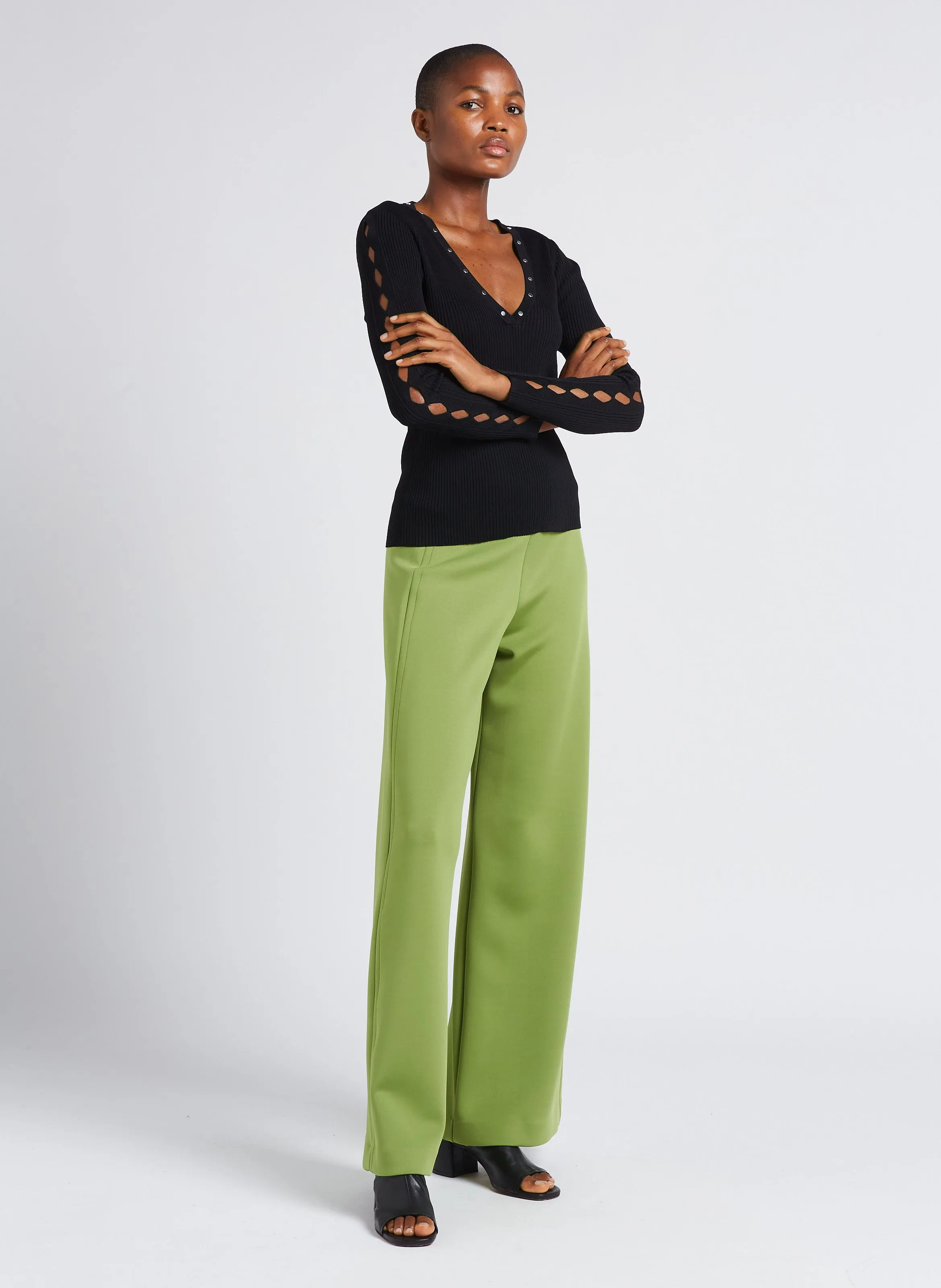 LEVANTE - Pantalón boot-cut de talle alto en verde