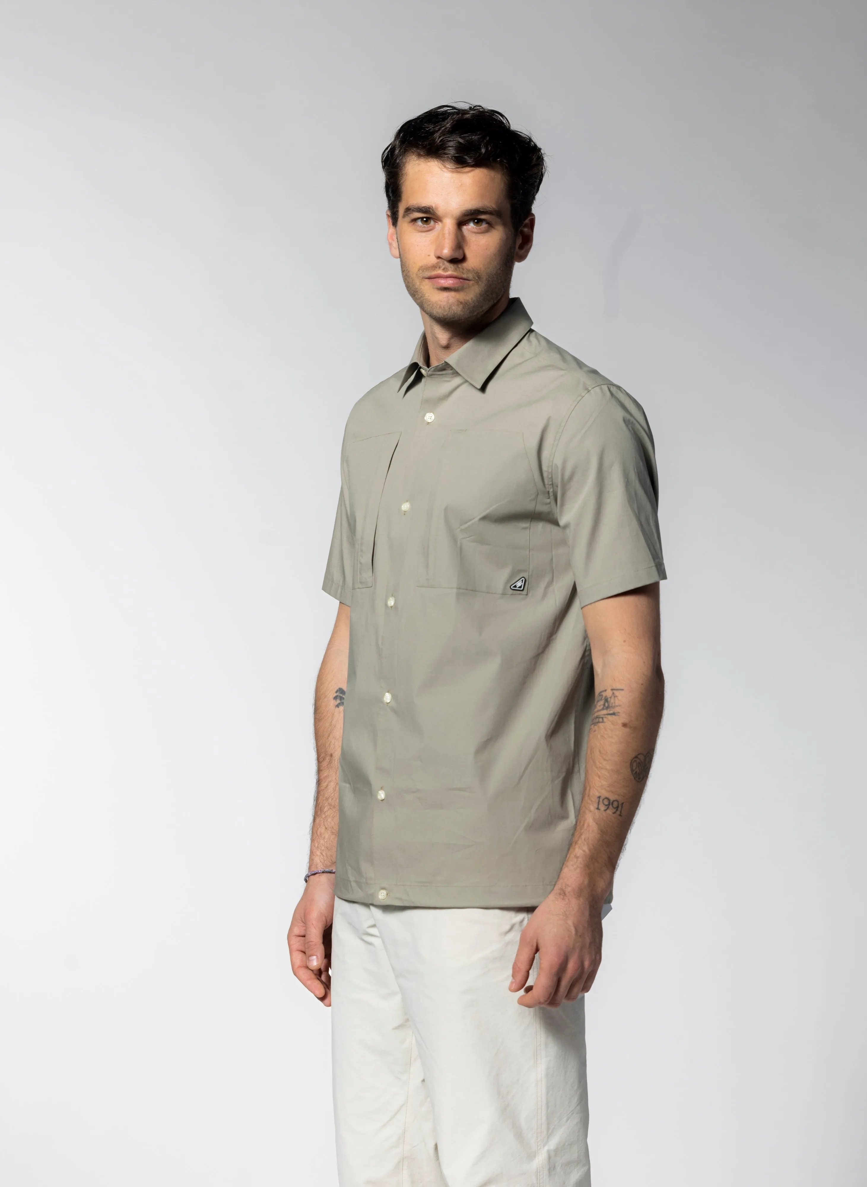 NEW MAN TRIP - Camisa recta de mezcla de algodón con cuello clásico en caqui