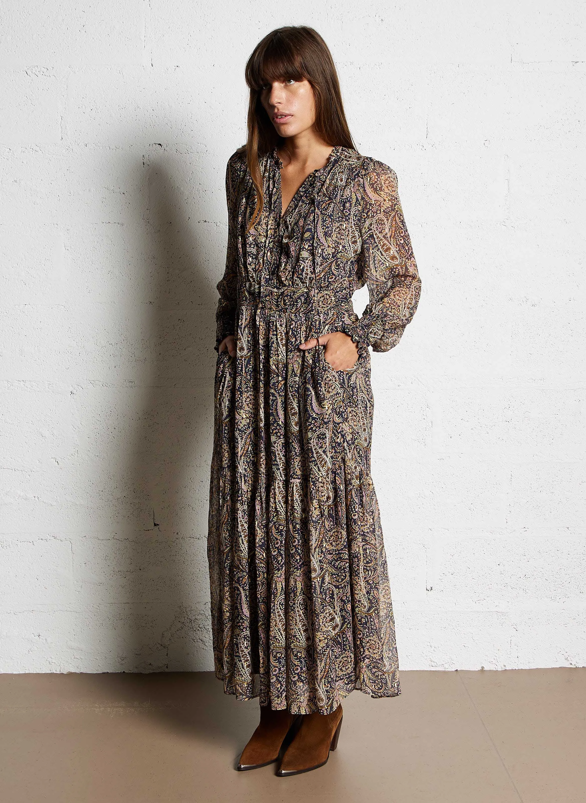 SYBILLE - Robe longue col V imprimée en azul