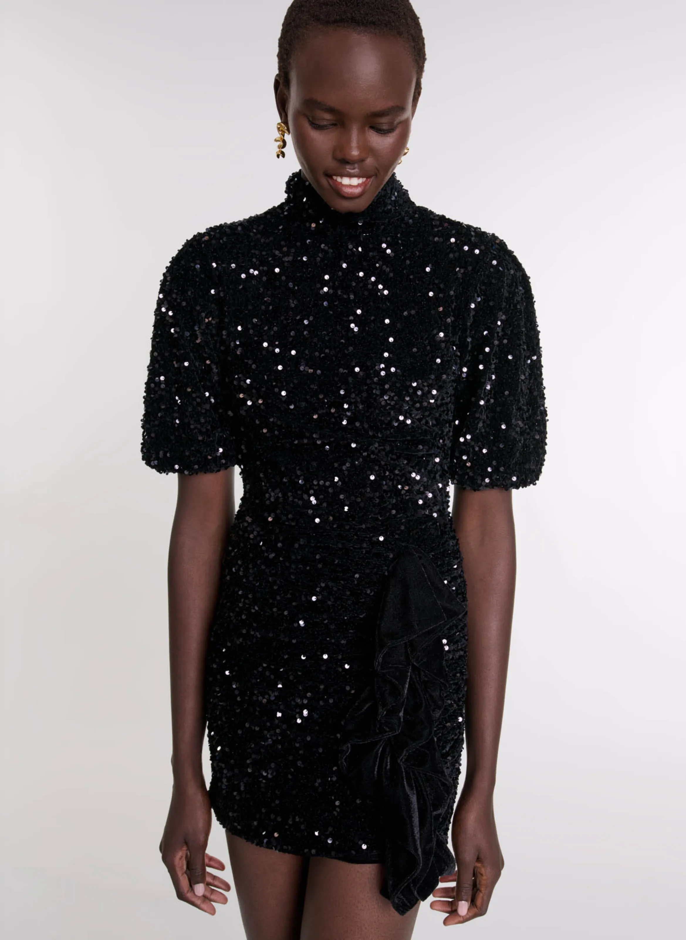 Top con cuello alto y strass en negro