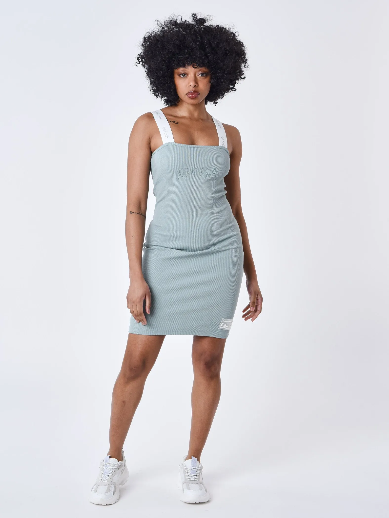 Vestido de tirantes anchos