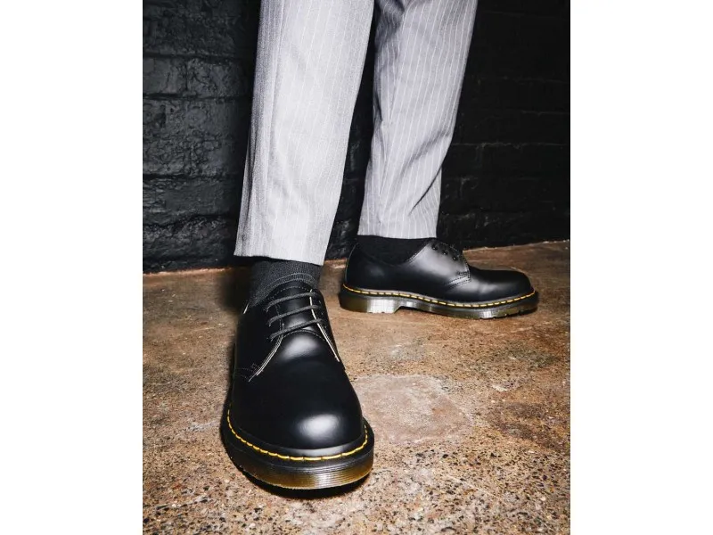 ZAPATO DR MARTENS 1461 SMOOTH EN COLOR NEGRO O BURDEOS